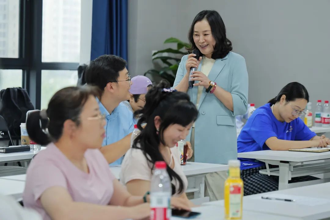 中小企业减税降费,文科创政策红利双引擎实战辅导会在沪成功举办,赋能创企发展新动能。 中小企业减税降费,文科创政策红利双引擎实战辅导会在沪成功举办,赋能创企发展新动能。