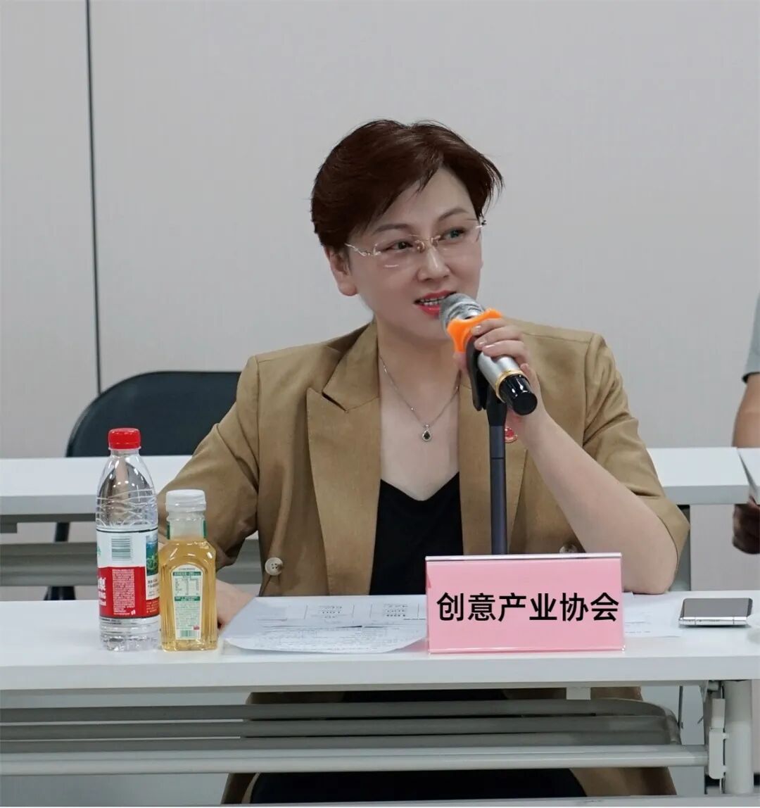 谭陈虹会长组织召开“聚力攀高赋能未来 助力民营园区能级跃升”——嘉定民营园区企业家代表交流活动 谭陈虹会长组织召开“聚力攀高赋能未来 助力民营园区能级跃升”——嘉定民营园区企业家代表交流活动