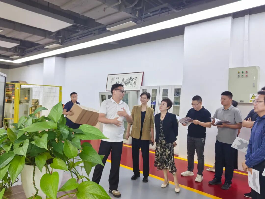 谭陈虹会长组织召开“聚力攀高赋能未来 助力民营园区能级跃升”——嘉定民营园区企业家代表交流活动 谭陈虹会长组织召开“聚力攀高赋能未来 助力民营园区能级跃升”——嘉定民营园区企业家代表交流活动