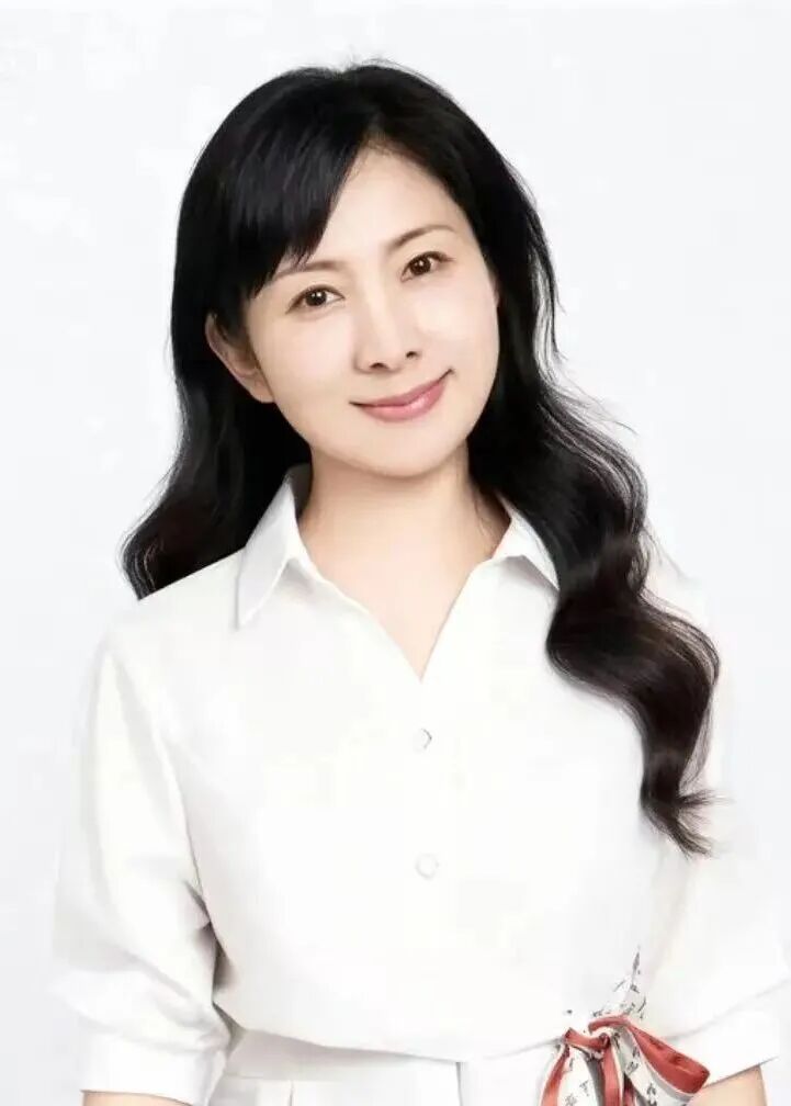 创意会客厅 | 亚秀董婧文:以“硬件+软件+场景+AI”模式,参与共建国际数字之都 创意会客厅 | 亚秀董婧文:以“硬件+软件+场景+AI”模式,参与共建国际数字之都
